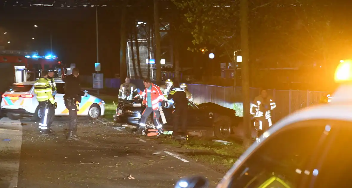 Gewonden en enorme schade bij botsing - Foto 3