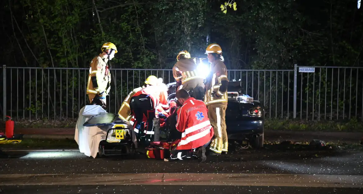 Gewonden en enorme schade bij botsing - Foto 5