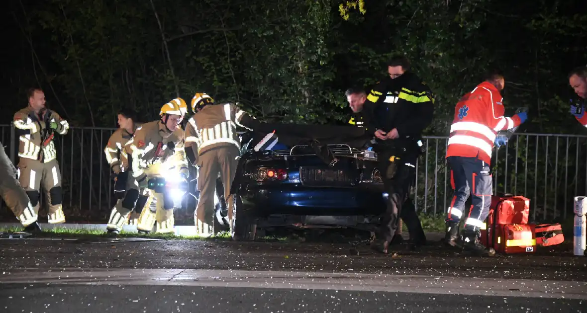 Gewonden en enorme schade bij botsing - Foto 6