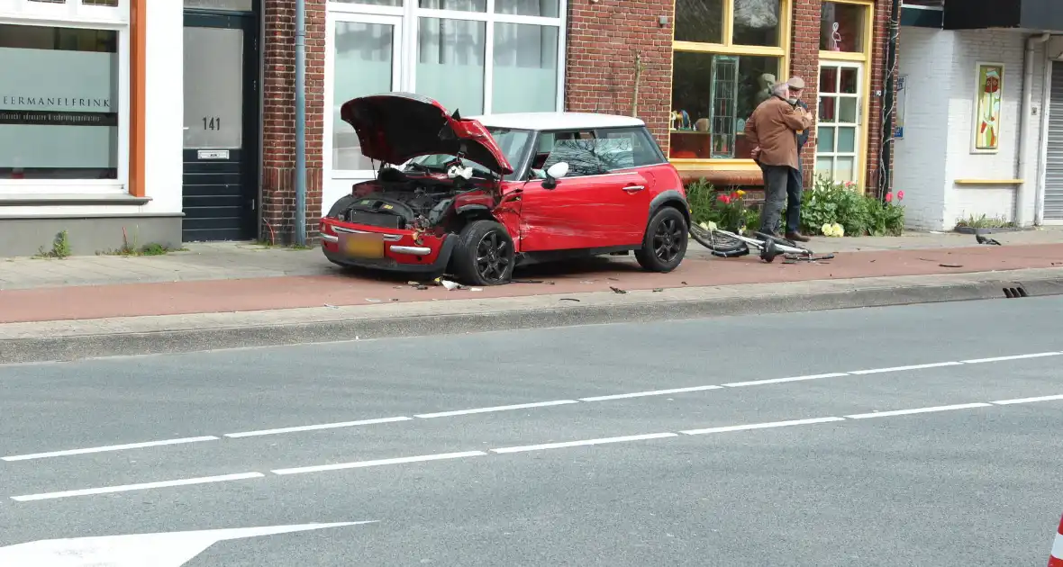 Twee auto's en fietser betrokken bij ongeval - Foto 6