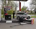 Automobilist rijdt pompinstallatie omver