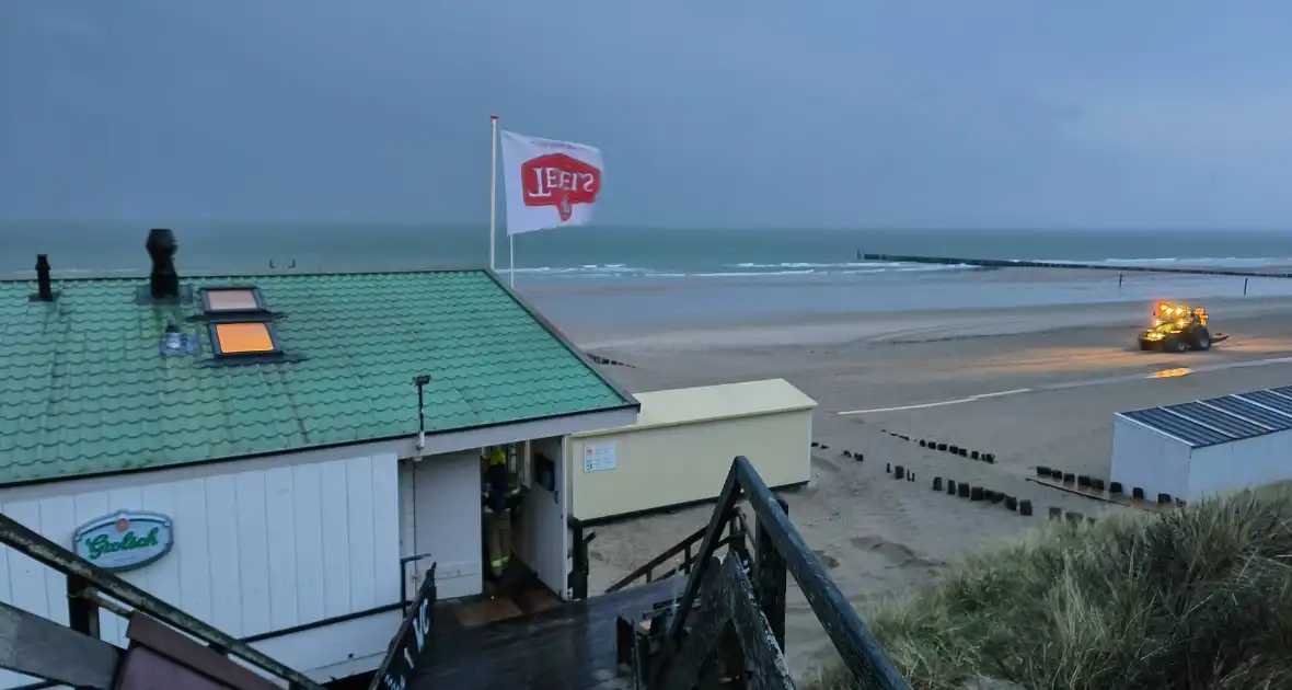 Nacontrole in strandpaviljoen na blikseminslag - Foto 2