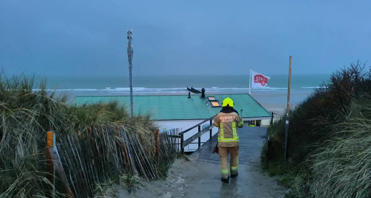 Nacontrole in strandpaviljoen na blikseminslag - Foto 3