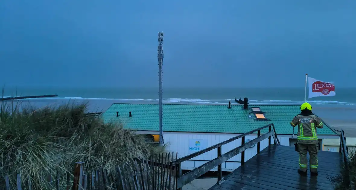 Nacontrole in strandpaviljoen na blikseminslag - Foto 4