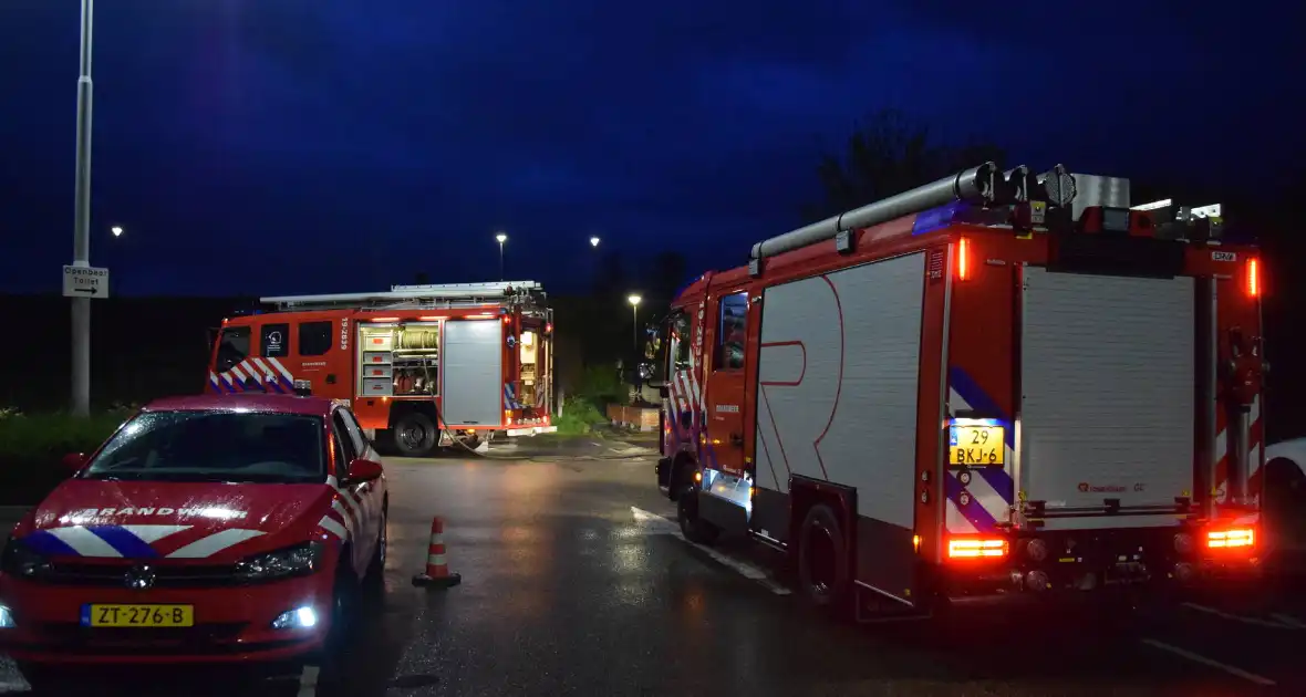 Flinke inzet voor smeulbrand op openbaar toilet - Foto 5