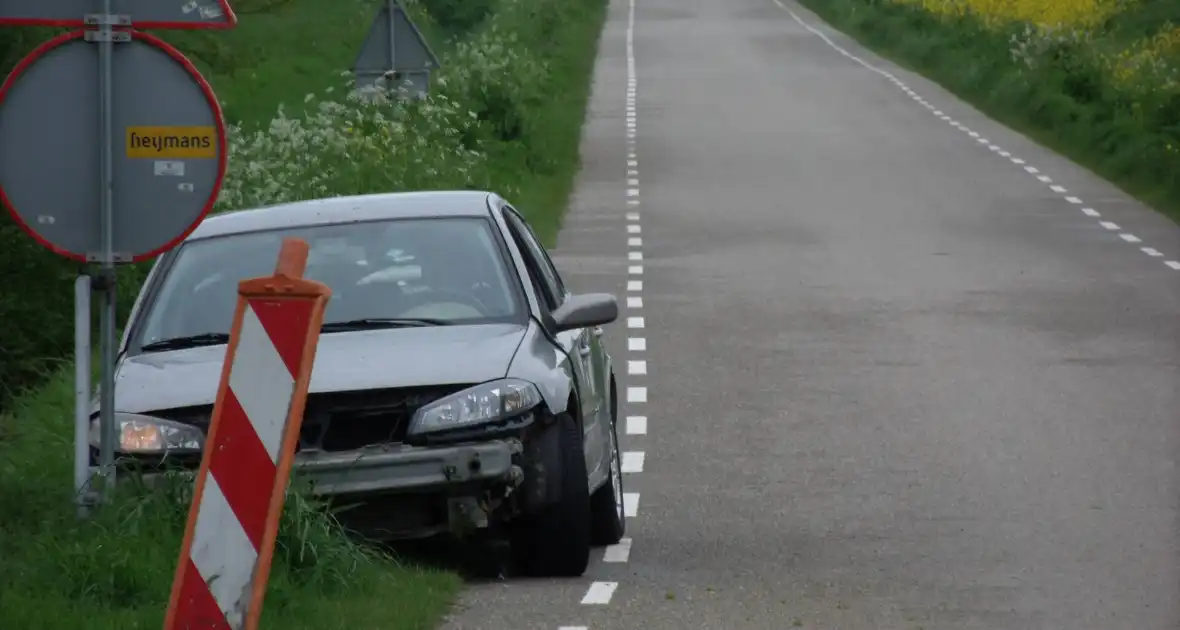 Auto flink beschadigd aangetroffen