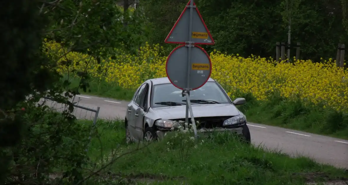 Auto flink beschadigd aangetroffen - Foto 3