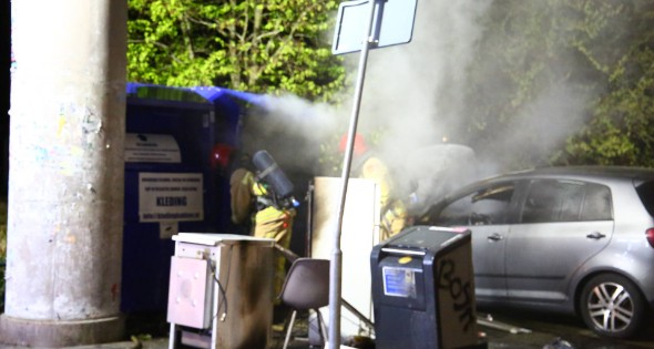 Auto en container in brand gestoken - Afbeelding 2