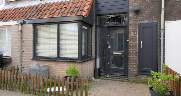 Voorgevel woning beschadigd na explosie - Afbeelding 10