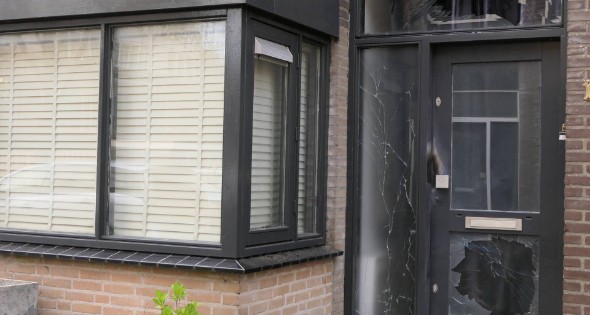Voorgevel woning beschadigd na explosie - Afbeelding 8