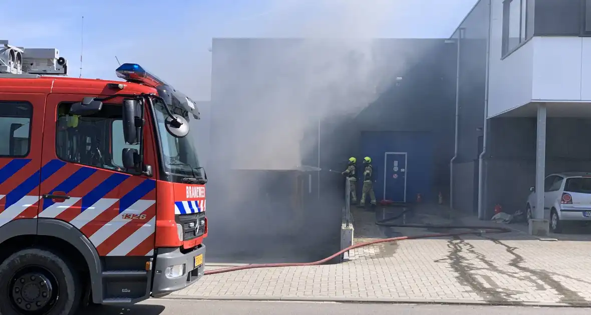 Flinke rookontwikkeling bij brand in haakarm container - Foto 3