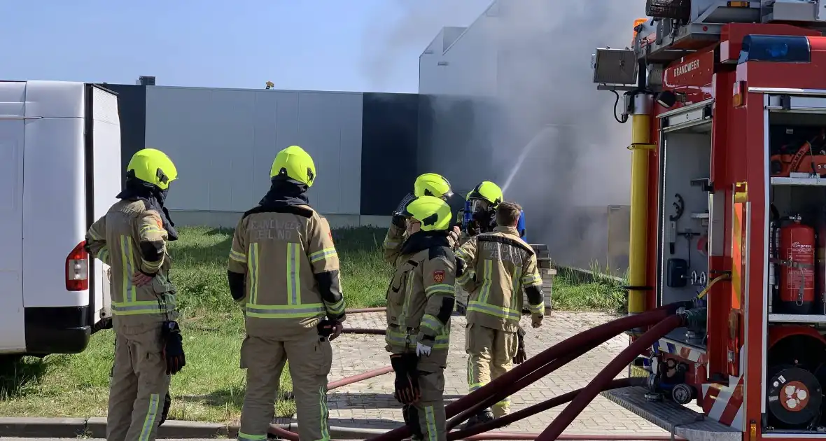 Flinke rookontwikkeling bij brand in haakarm container - Foto 4