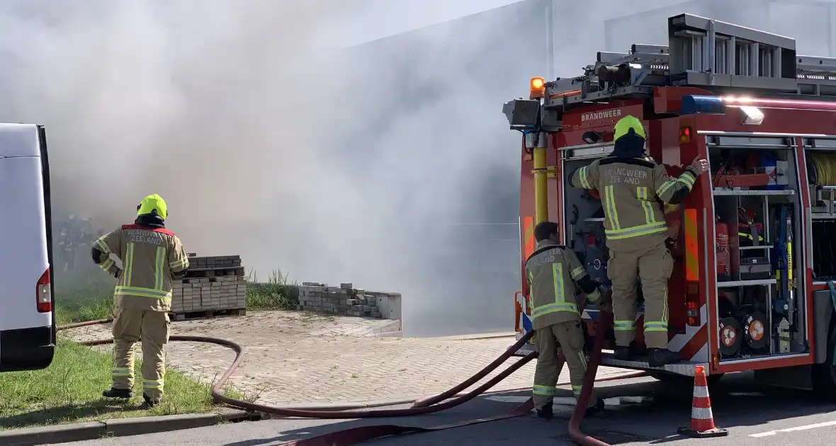 Flinke rookontwikkeling bij brand in haakarm container - Foto 7