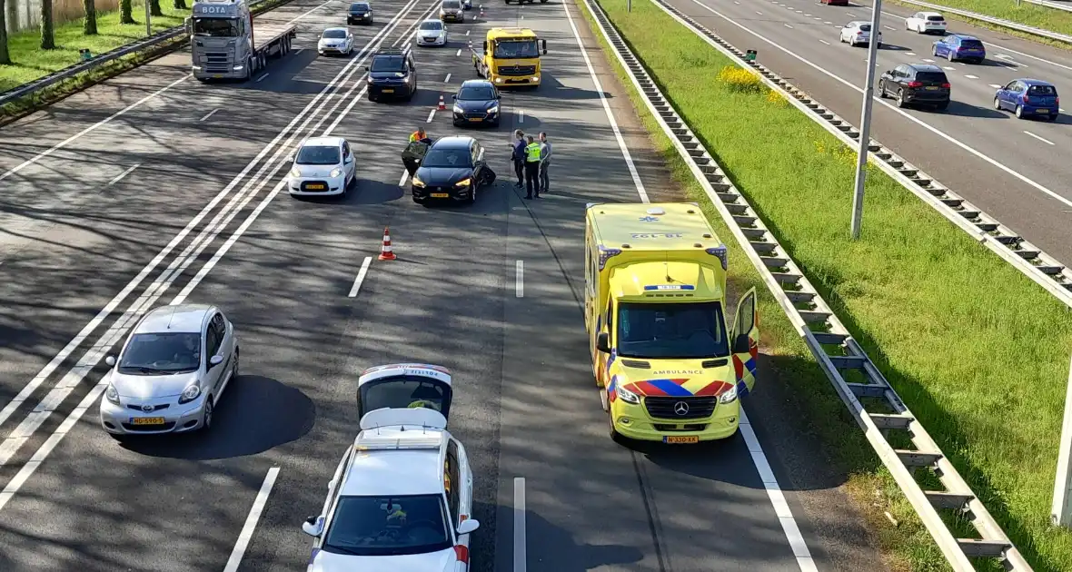 Flinke file op snelweg door verkeersongeval - Foto 5