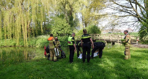 Scootmobiel-bestuurder te water - Afbeelding 6