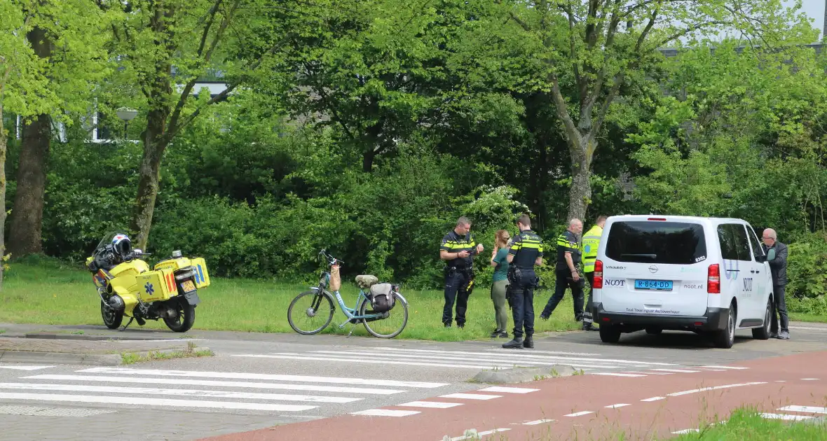 Fietsster aangereden door taxibus - Foto 2