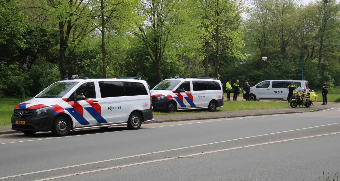 Fietsster aangereden door taxibus - Foto 3