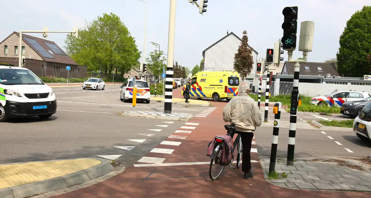 Overstekende fietser geschept door automobilist - Foto 8