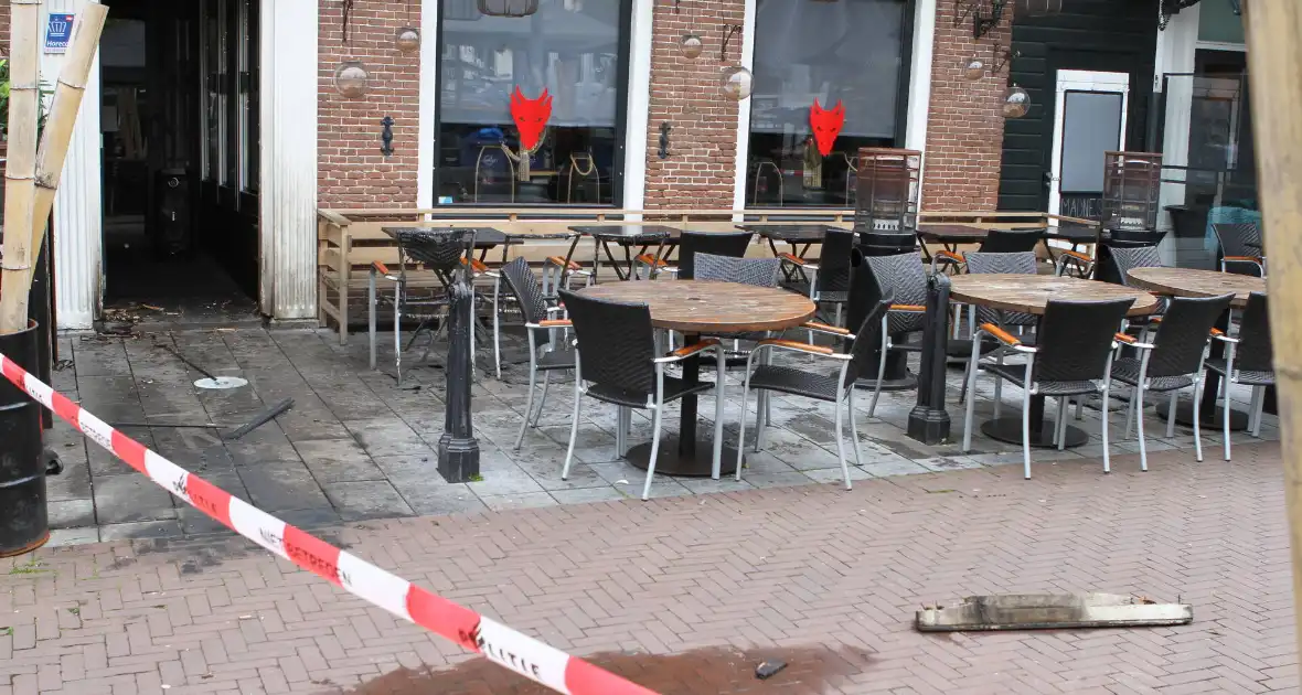 Brandbom tegen horecagelegenheid gegooid - Foto 6