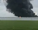 Grote rookwolken bij zeer grote industriebrand