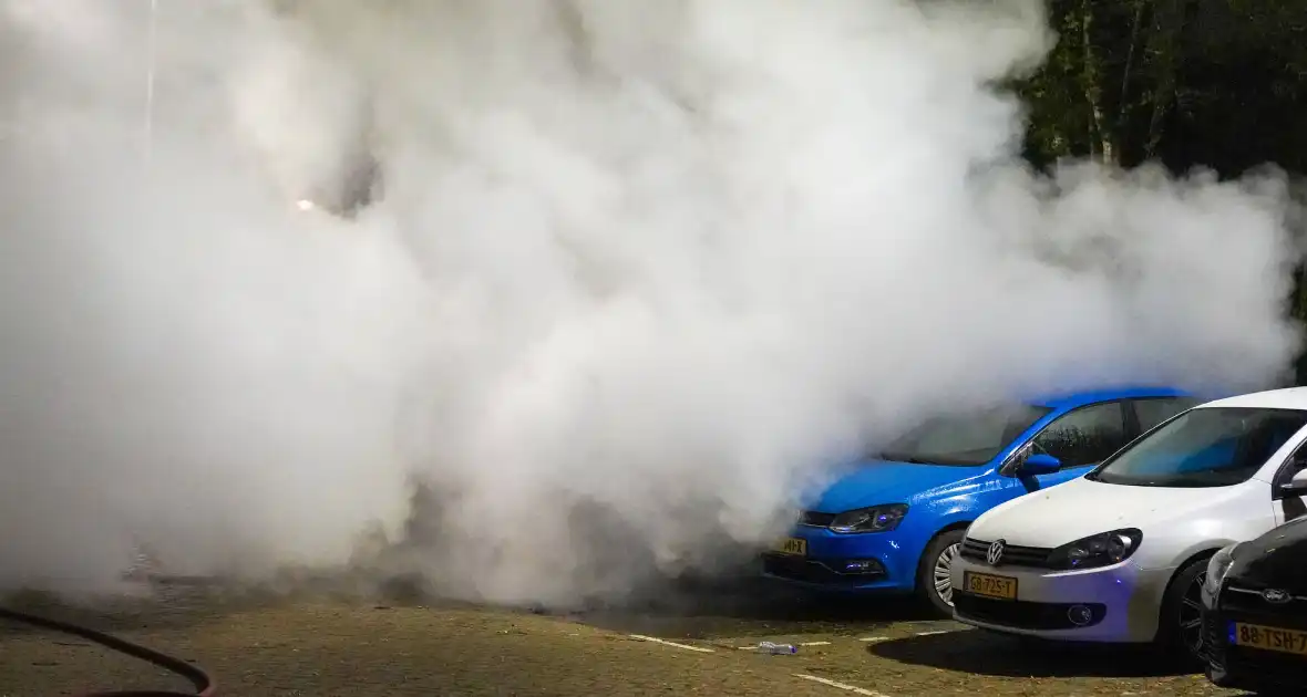 Auto volledig afgebrand in parkeervak - Foto 11