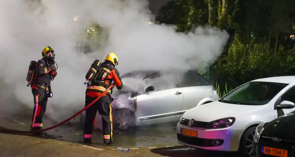 Auto volledig afgebrand in parkeervak - Foto 12