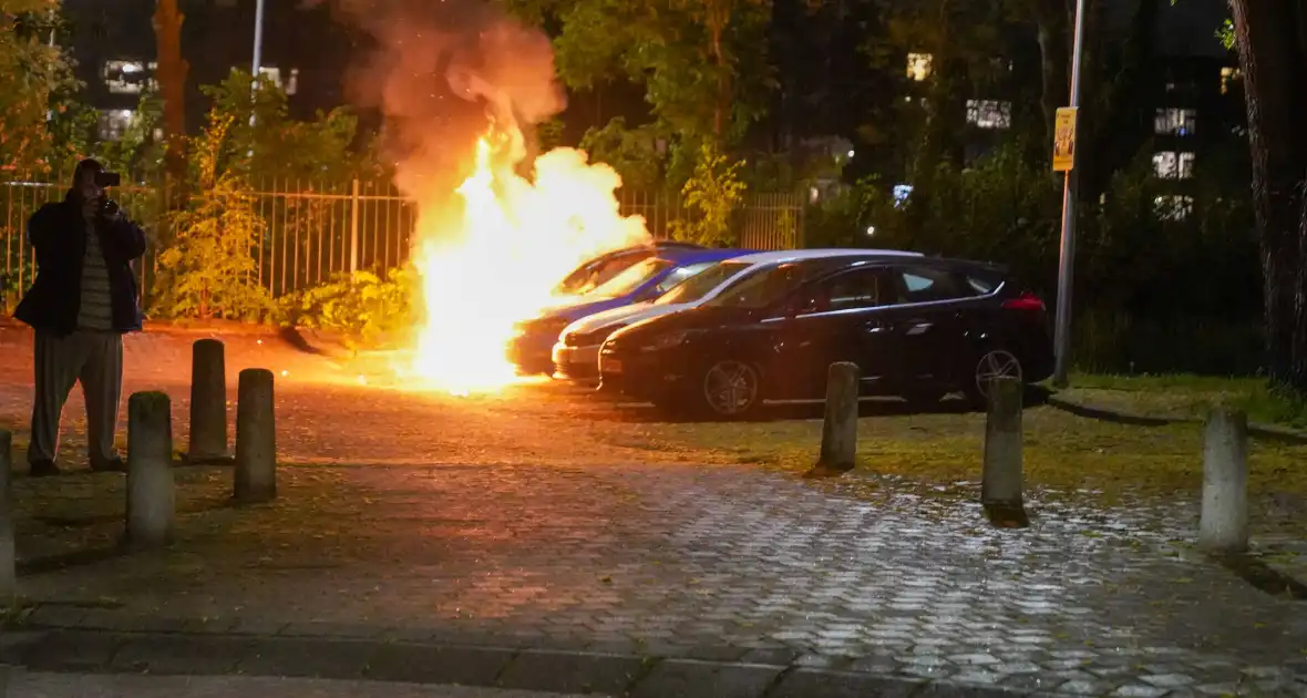 Auto volledig afgebrand in parkeervak - Foto 6