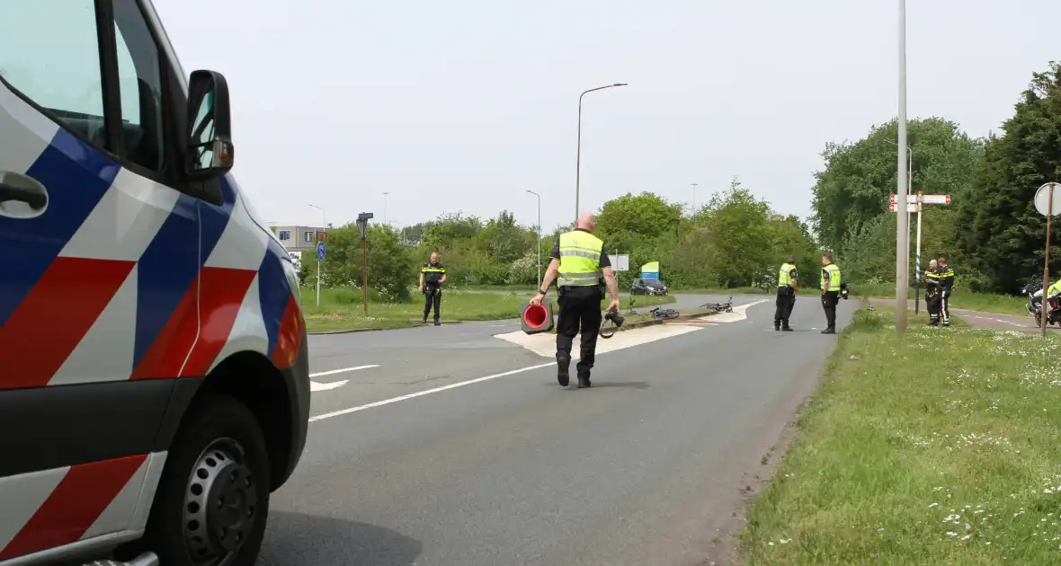 Twee fietsers en motorrijder gewond bij botsing - Foto 8