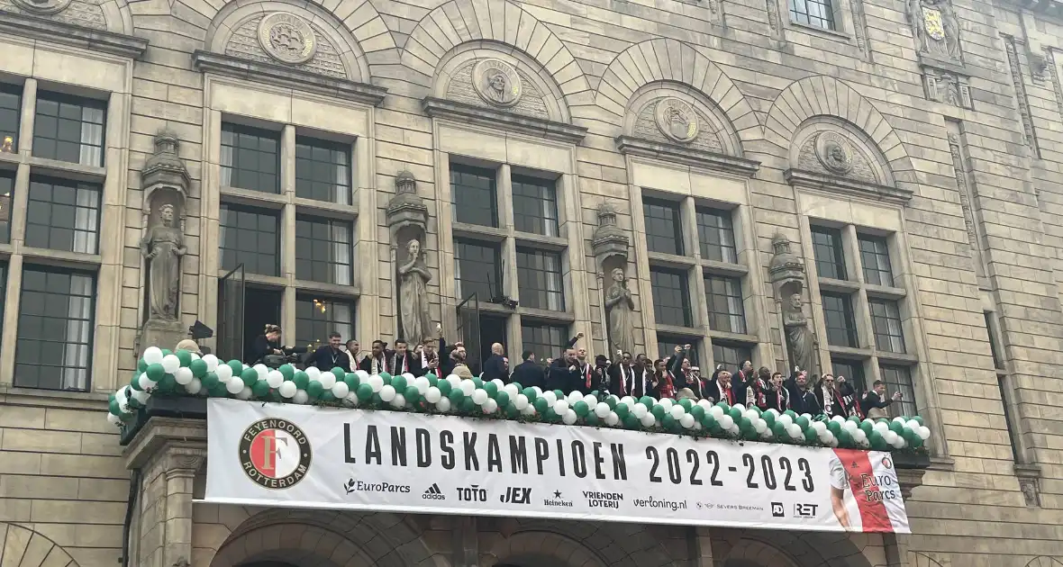 Feyenoord gehuldigd in overvolle stad - Foto 2