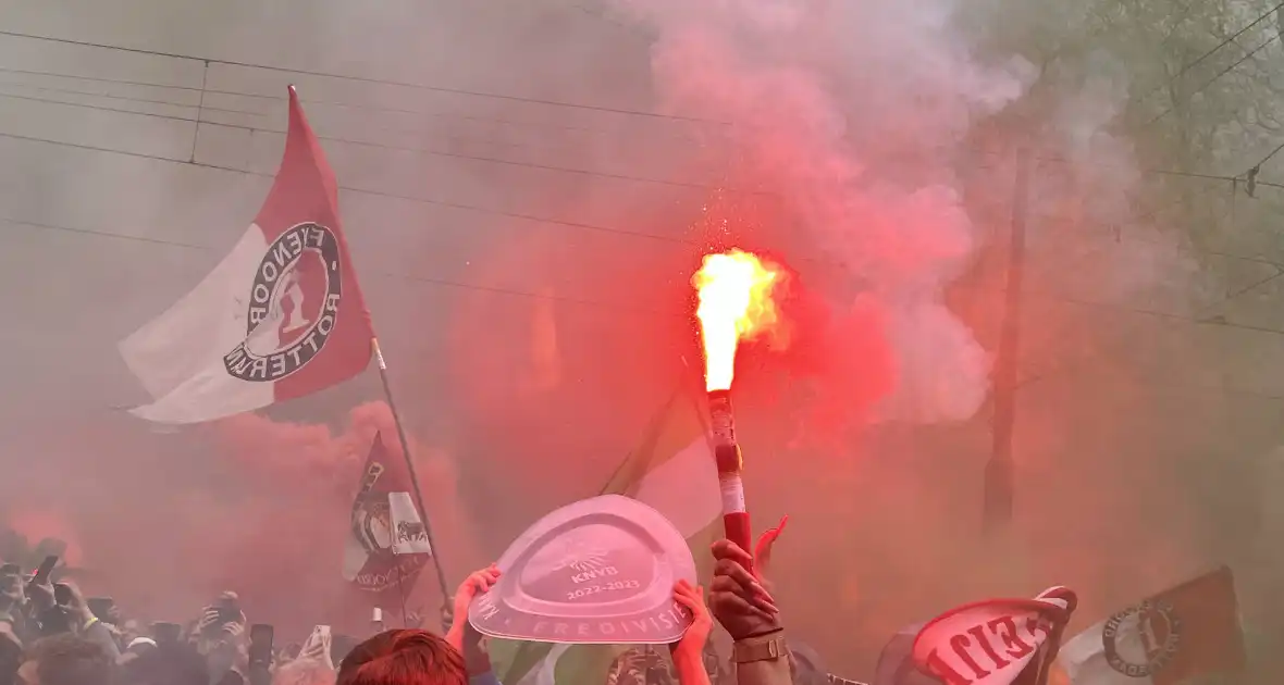 Feyenoord gehuldigd in overvolle stad - Foto 4
