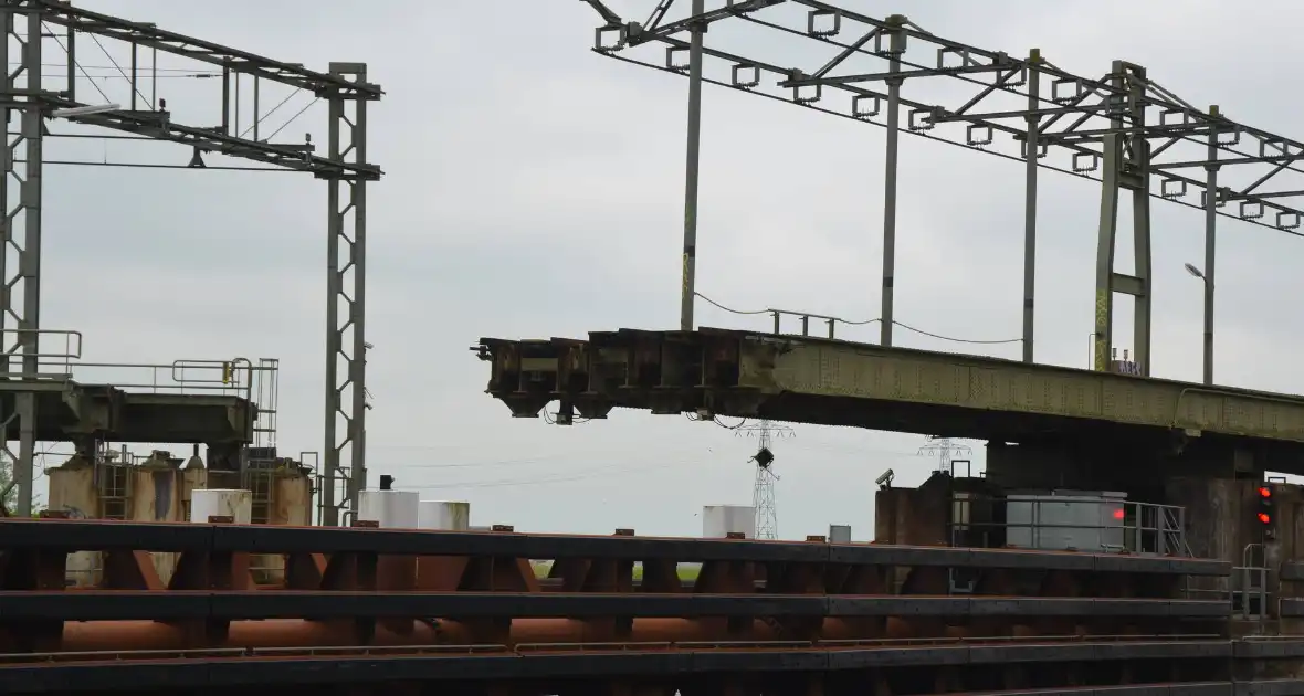 Beschadigde HRMK spoorbrug verstoort treinverkeer - Foto 6