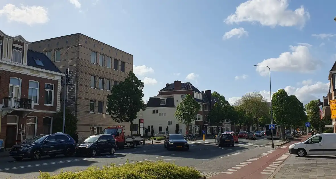 Kop-staart botsing tussen auto's - Foto 4