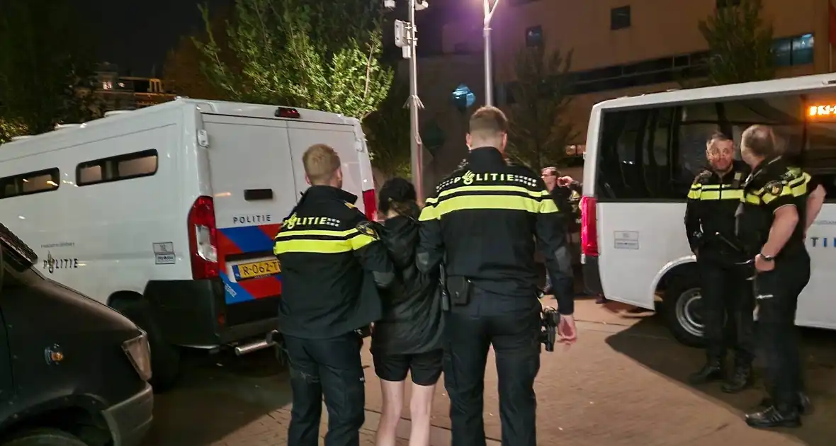 Politie grijpt in: 14 Arrestaties bij UvA-bezettingsactie - Foto 2