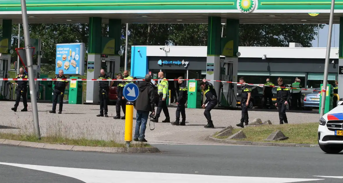 Politie doet onderzoek naar schietpartij BP-tankstation - Foto 16