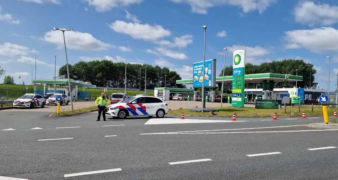 Politie doet onderzoek naar schietpartij BP-tankstation - Foto 5