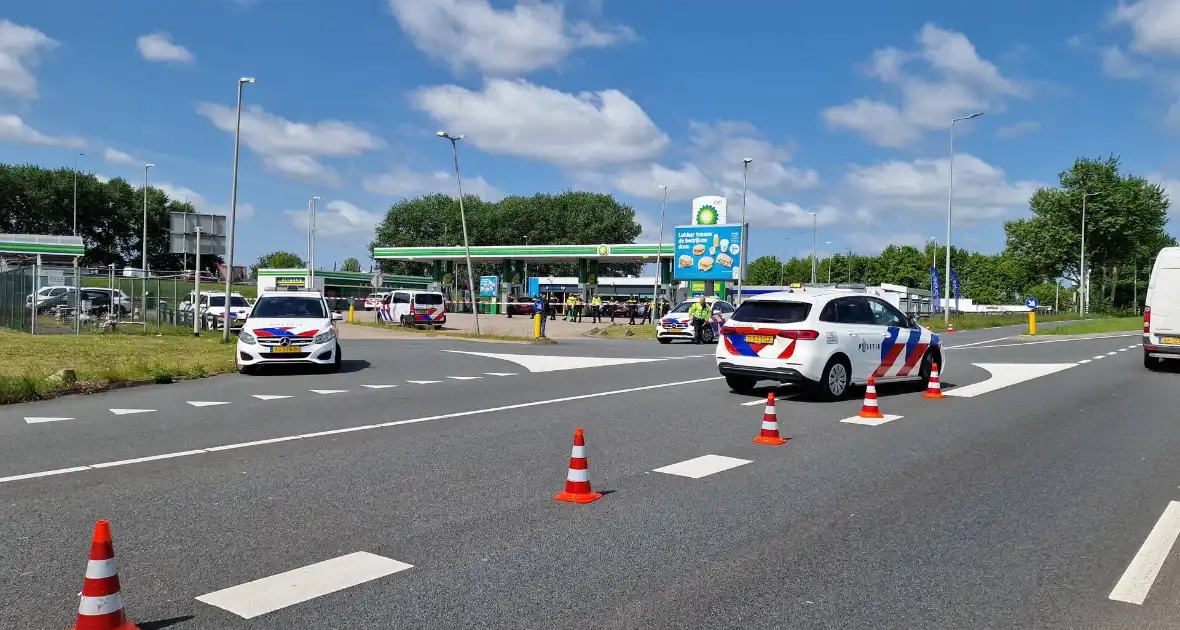 Politie doet onderzoek naar schietpartij BP-tankstation - Foto 6