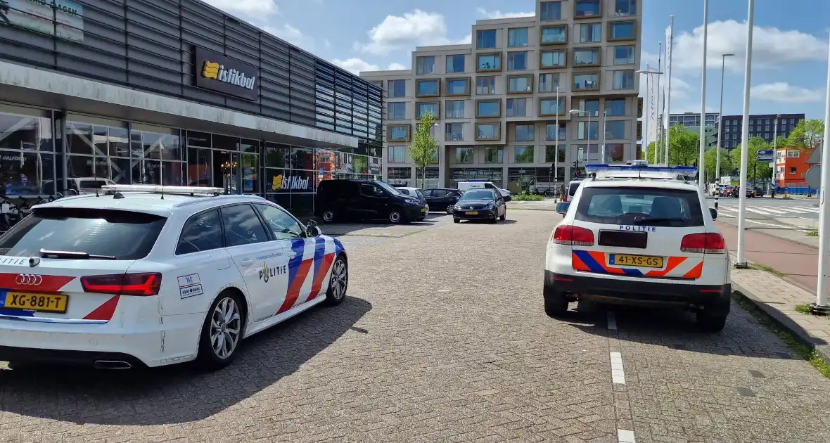 Politie doet onderzoek naar schietpartij BP-tankstation - Foto 7