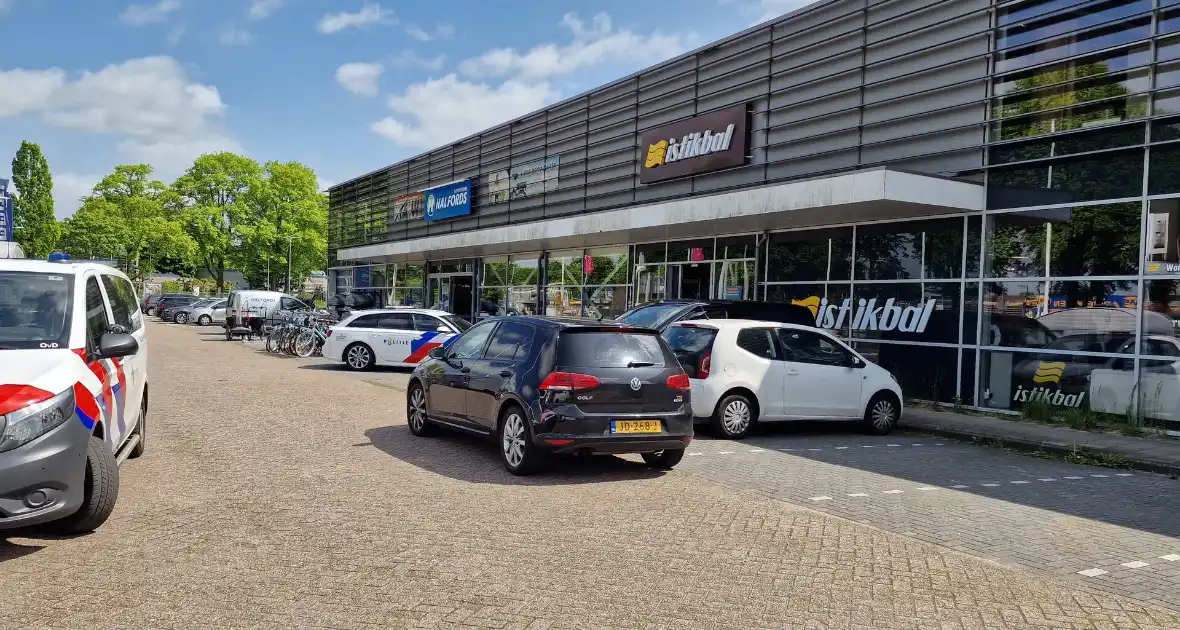 Politie doet onderzoek naar schietpartij BP-tankstation - Foto 8