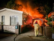 Felle brand verwoest woonwagen