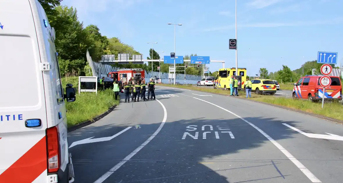 Persoon ernstig gewond bij eenzijdig ongeval - Foto 9