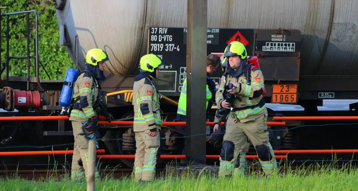 Brandweer ingezet voor mogelijke treinbrand - Foto 10