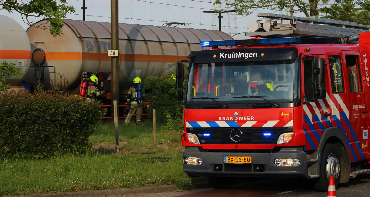 Brandweer ingezet voor mogelijke treinbrand - Foto 12