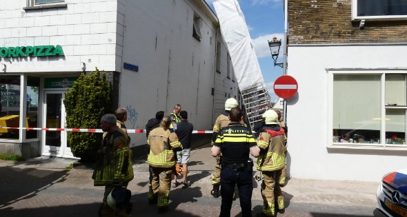 Steiger waait tegen woning - Afbeelding 2