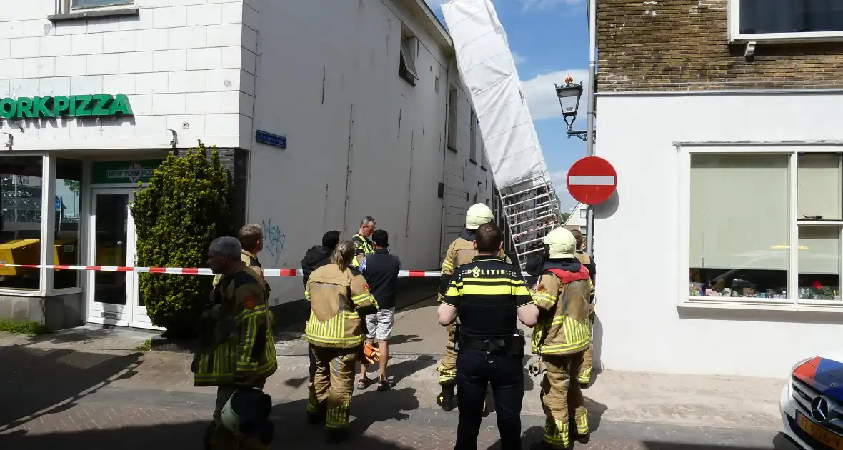 Steiger waait tegen woning - Foto 2