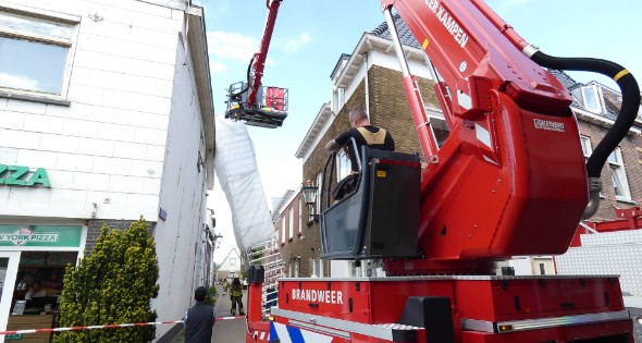 Steiger waait tegen woning - Afbeelding 7