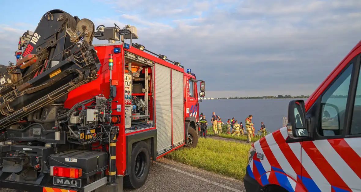 Auto te water Gooimeer een persoon overleden - Foto 3