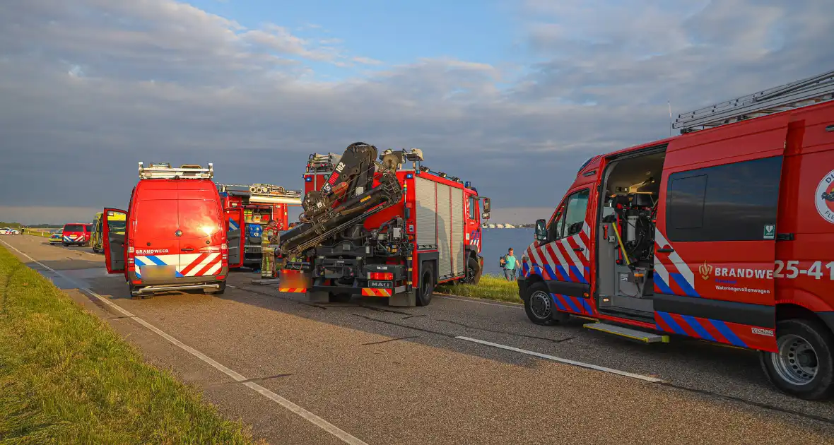 Auto te water Gooimeer een persoon overleden - Foto 4