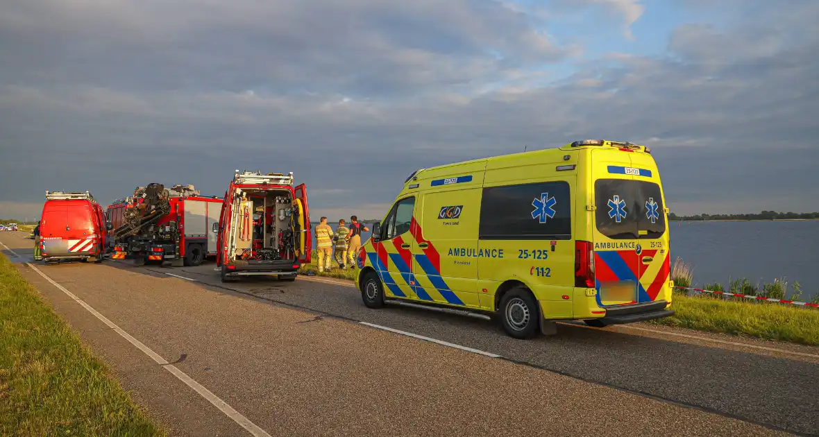 Auto te water Gooimeer een persoon overleden - Foto 6