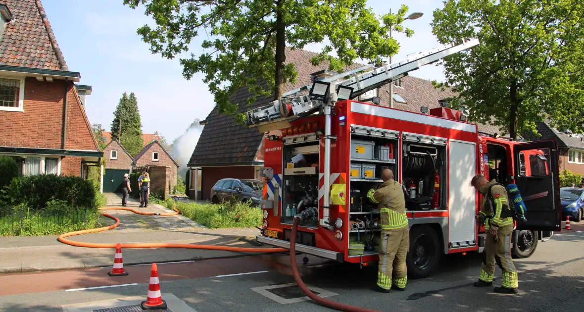 Veel rookontwikkeling bij brand in tuinhuis - Foto 2