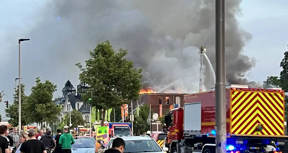 Nederlandse brandweer assisteert bij enorme brand in Duitsland - Foto 2
